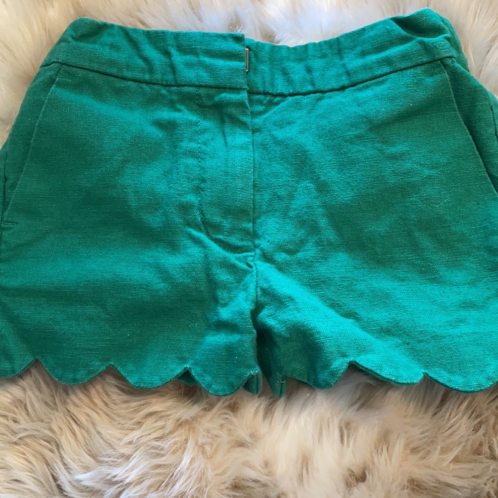 Crew Cuts size 5 shorts with ridged detail. Emerald green color side pockets.*1